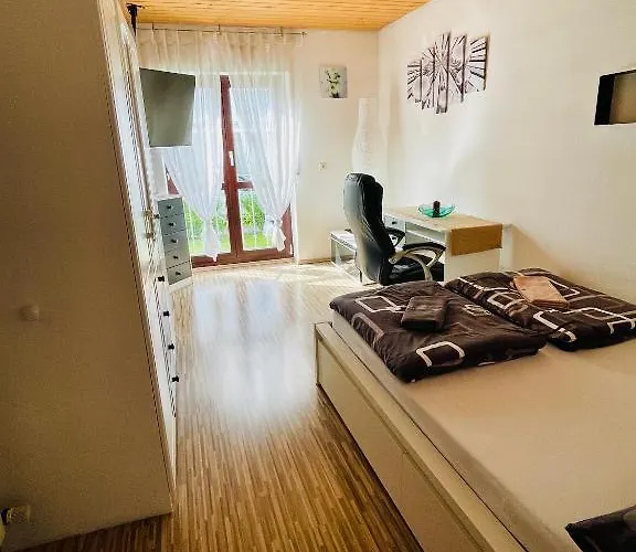 Kleine Ein Zimmer Wohnung Mit Gartenanlage
