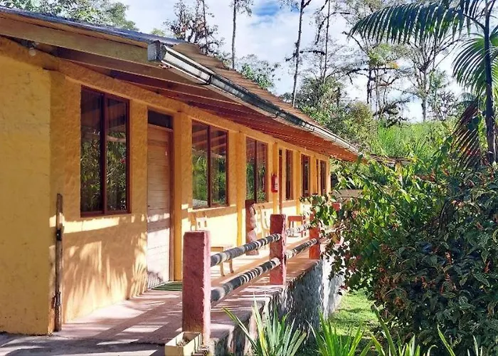 Mindo Loma Bird Lodge
