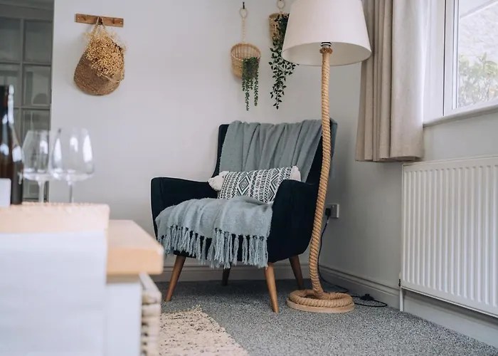 Joannes Retreat, Dog Friendly Property In Weymouth With Free Parking