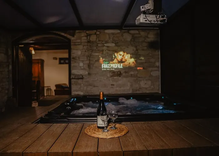 The Stonehouse Suites With Private Bath Spas