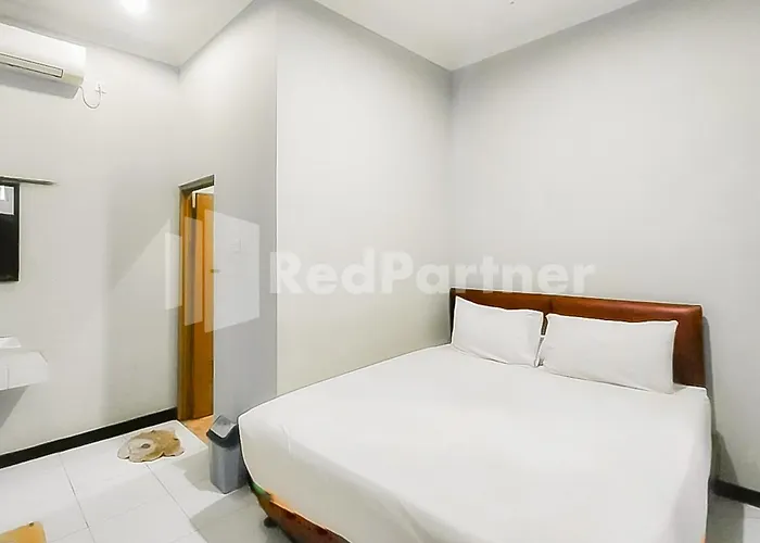 Indah Savana Hotel Mitra Reddoorz
