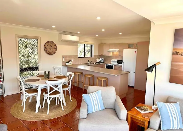 'Serenity Now' Shoal Bay Beach Front With All Linen, Wifi And Air Con