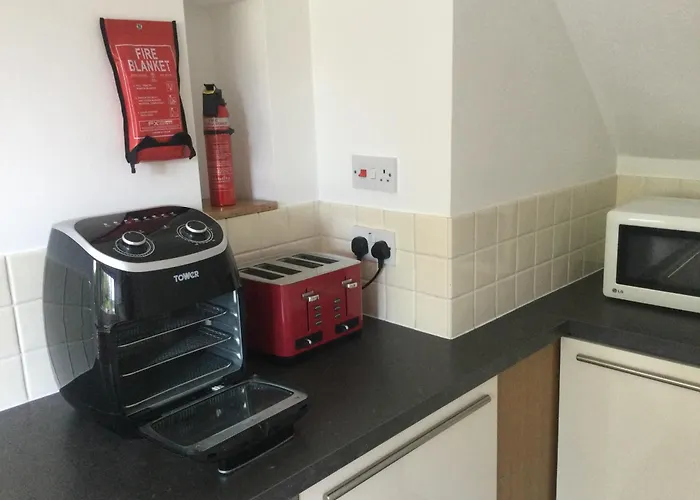 Oakleigh 1 Bed Ground Floor Garden View Apartment Free Onsite Parking