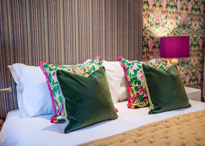 Dewars Restaurant And Rooms