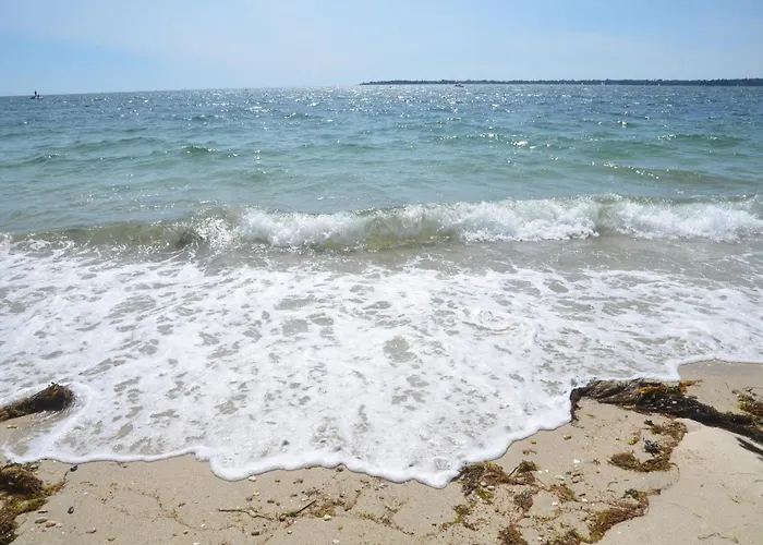 Appartement Corniche: Tranquil Seaside Stay with Multilingual Service