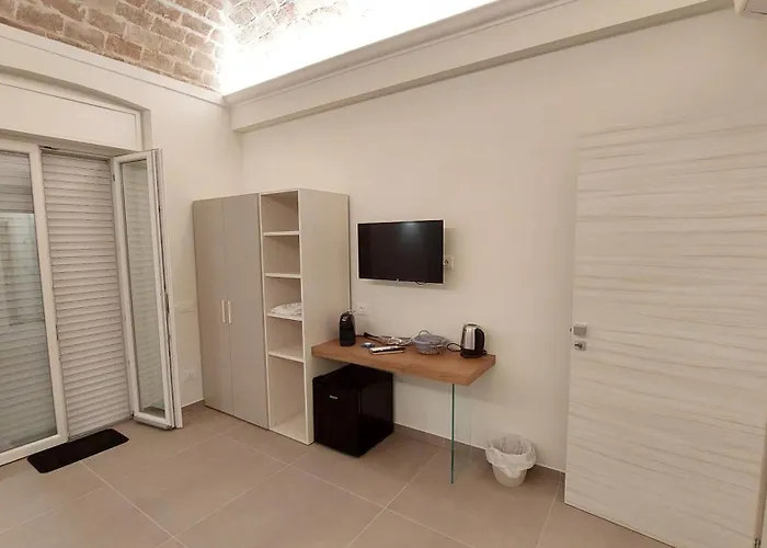 Victoria Royal Apartments & Rooms