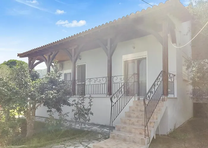 House In Vourvourou With Big Garden For 5 Persons.