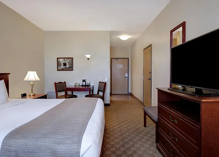 Days Inn By Wyndham Dawson Creek