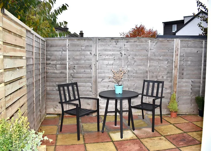 Stylish Centrally-Located Studio With Parking