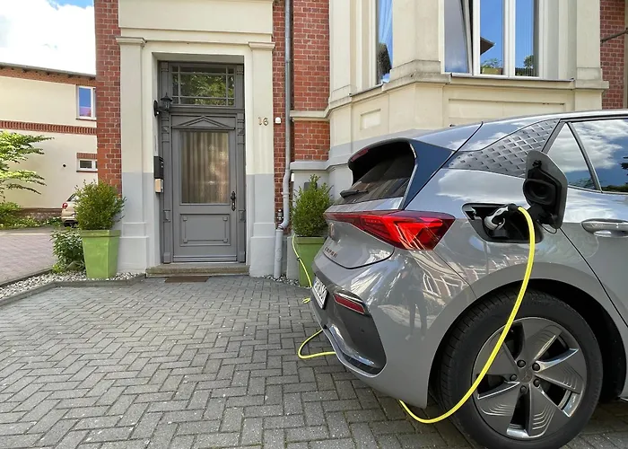 Zuarin Gewölbekeller: Schlossgartenblick mit E-Ladestation
