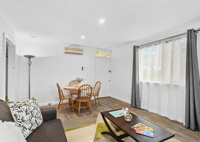 Malibu Apartments - Perth