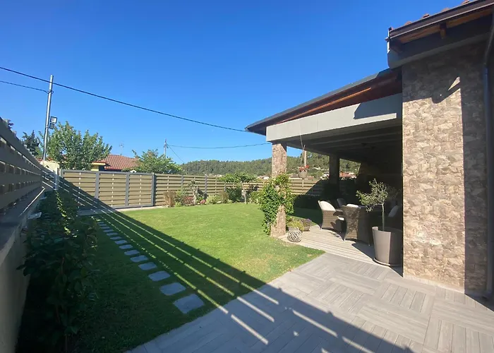 Villa Eli - Luxury Nature Getaway - Strategically Located For Beach Exploration - Onsite Power For Electric Vehicle