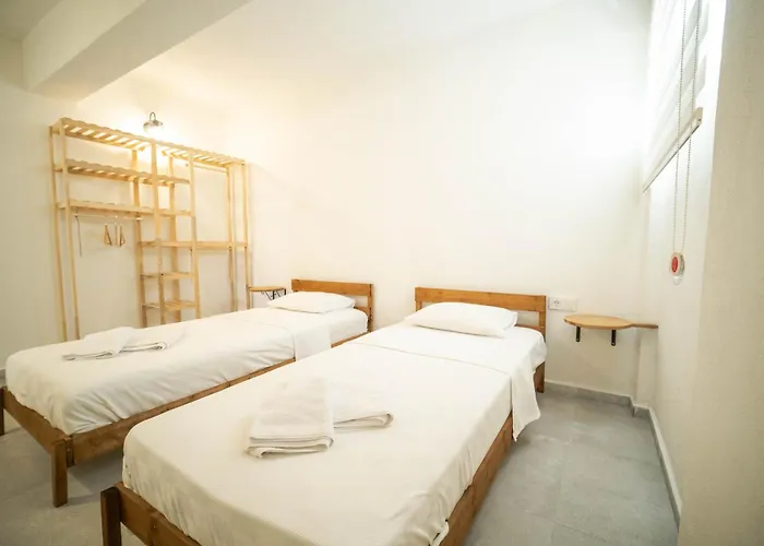 2Br Apartment In Oeluedeniz With Large Pool In Quiet Area