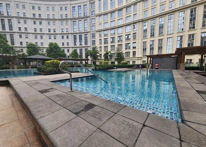 81 Newport C5 10I Balcony & Pool Across Naia T3