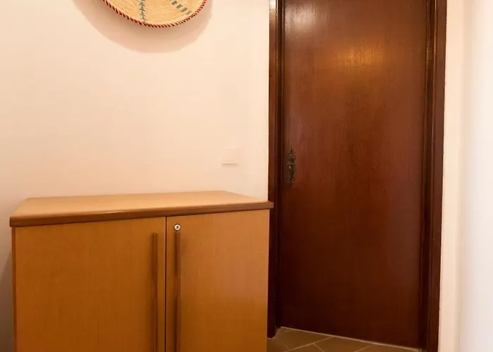 Cozy Beach Apartment W/ Sea View, Free Parking & Ac