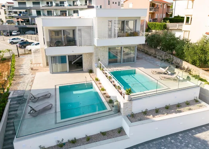 Luxury Semidetached Villa Smokva 1 - Near The Center And Sea - By Traveler Tourist Agency Krk