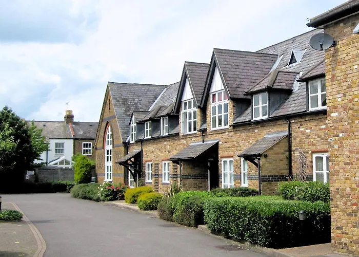 Alexandra Court One Bedroom Central Windsor Flats With Parking