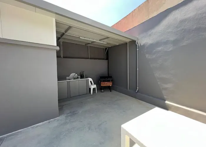 Modern Stylist House For Friends