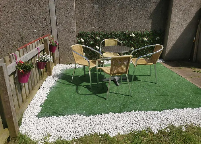 1 Bedroom Flat With Easy Parking/Public Transport