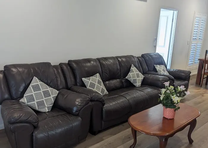 Immaculate 2-Beds Entire House Chermside Brisbane
