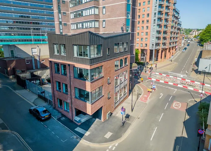 123 Queen Street - Home Crowd Luxury Apartments