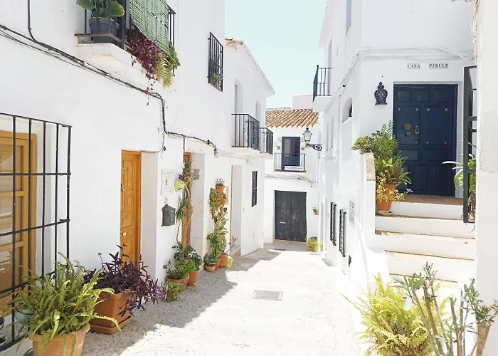 Las Pizarrillas: Tu Hogar En Este Blanco Pueblo
