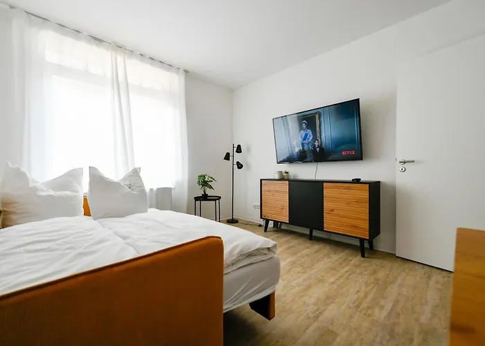 Ferienwohnungen Am Theater: Modern Central Apartments with Kitchen and Netflix