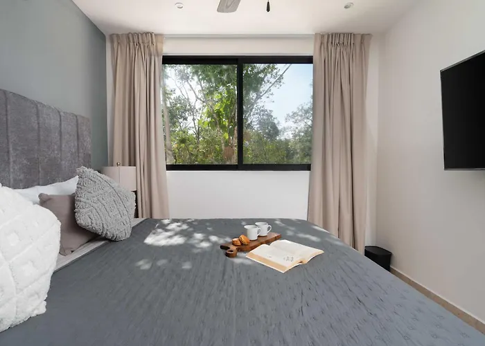 2Bd With Rooftop Pool Near Beach