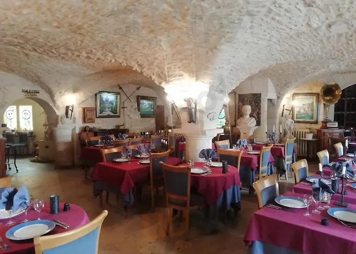 Hostellerie Saint Martin- Logis Hotel Et Restaurant
