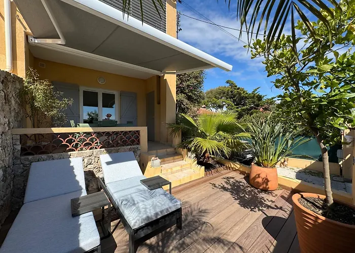 Confortable T2 Vue Mer Avec Terrasse Amenagee Et Parking Prive, Plage Et Port A Pied