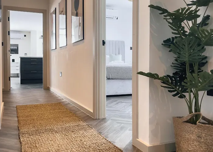 Luxe Penthouse Retreat: With Free Parking!