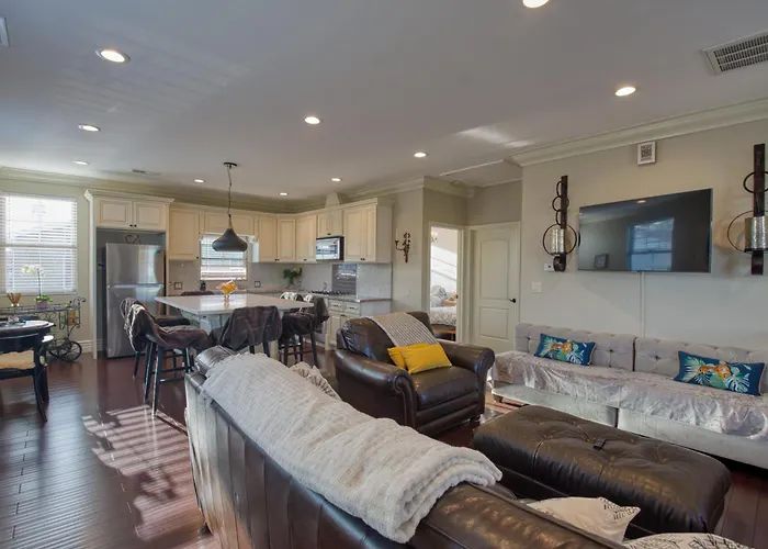 Luxury 2 Bed 1 Bath
