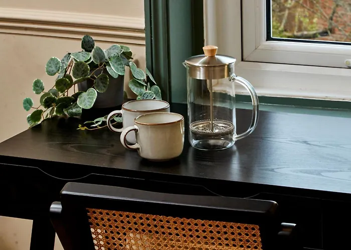 Settle In Winchester - Stylish Self Check-In Rooms