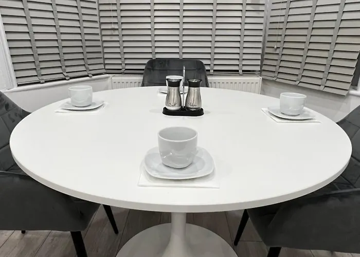 F4 Luxury Stays One Bed Apartment With Parking