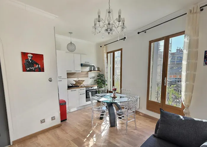 Appartement De Charme Avec Balcon Au Pied Des Commerces