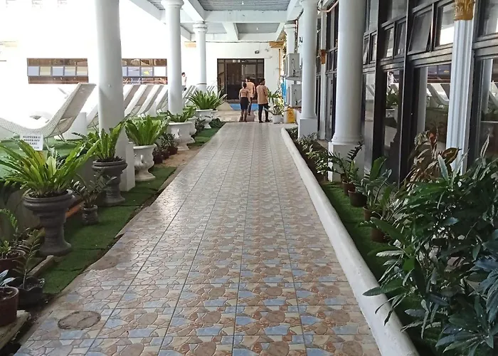 Nassim Hotel And Beach Resort