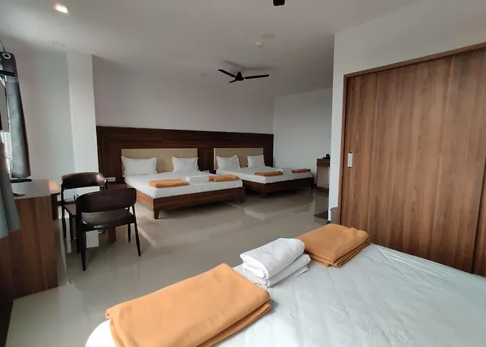 Vadpadraka Hotel And Resort