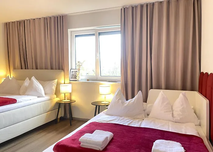 Lumen Homes - Design-Apartment Nahe Audi Und Altstadt, 3 Zimmer, Ueber 100 M2, Balkon