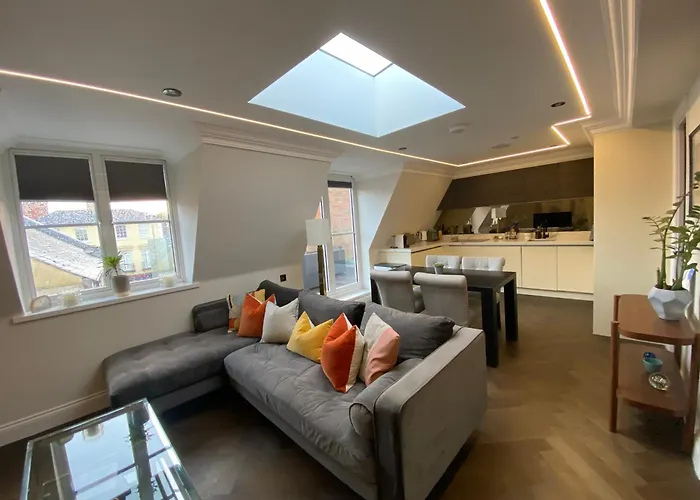 Beautiful Penthouse In Centre Of Winchester