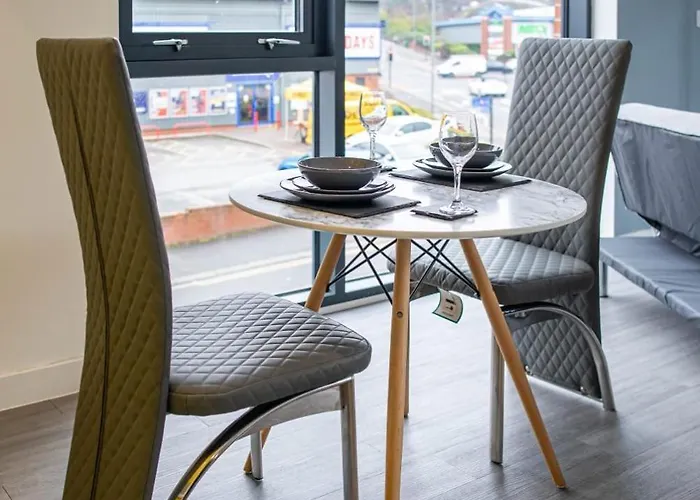 Excellent Studio Balcony Apartment In Sheffield