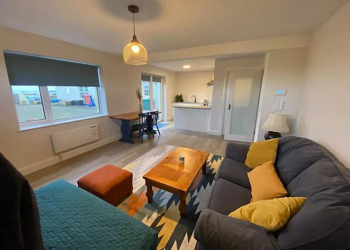 Relaxing Seaside Apartment In Garryvoe .