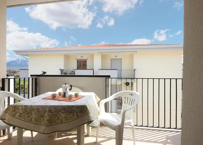1 Bedroom Beautiful Apartment In Parco Dei Tigli