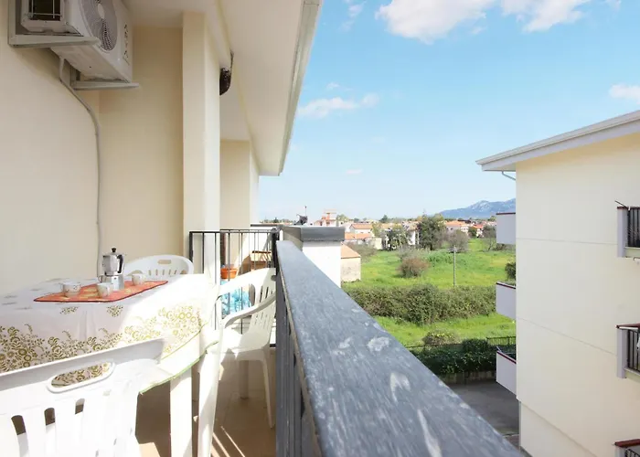1 Bedroom Beautiful Apartment In Parco Dei Tigli