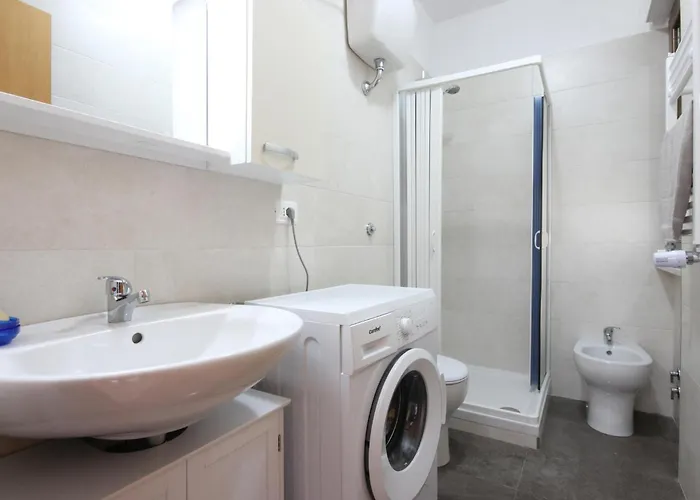 1 Bedroom Beautiful Apartment In Parco Dei Tigli
