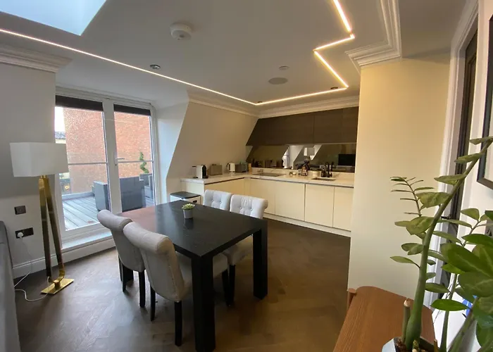 Beautiful Penthouse In Centre Of Winchester