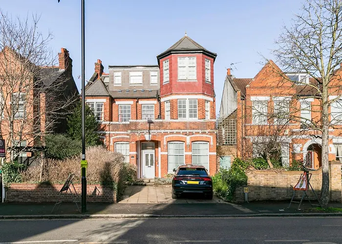 Modern Aptmt, 2 Stops To Central London, Smart Lock, Netflix
