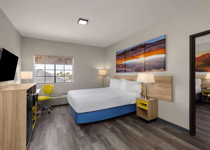 Days Inn & Suites By Wyndham Tucson/Marana