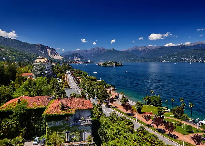 Panorama Lake View Apt + Pool & Beach - Happy Rentals