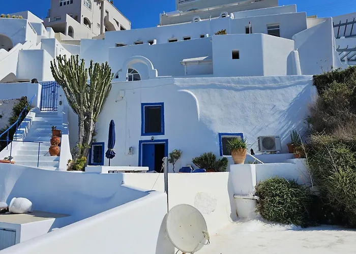 Cactus Cave House On The Caldera