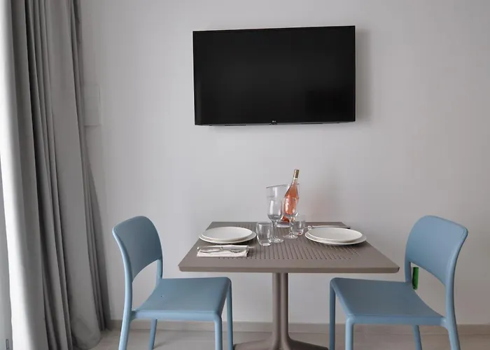 Blanc Apartments E Rooms